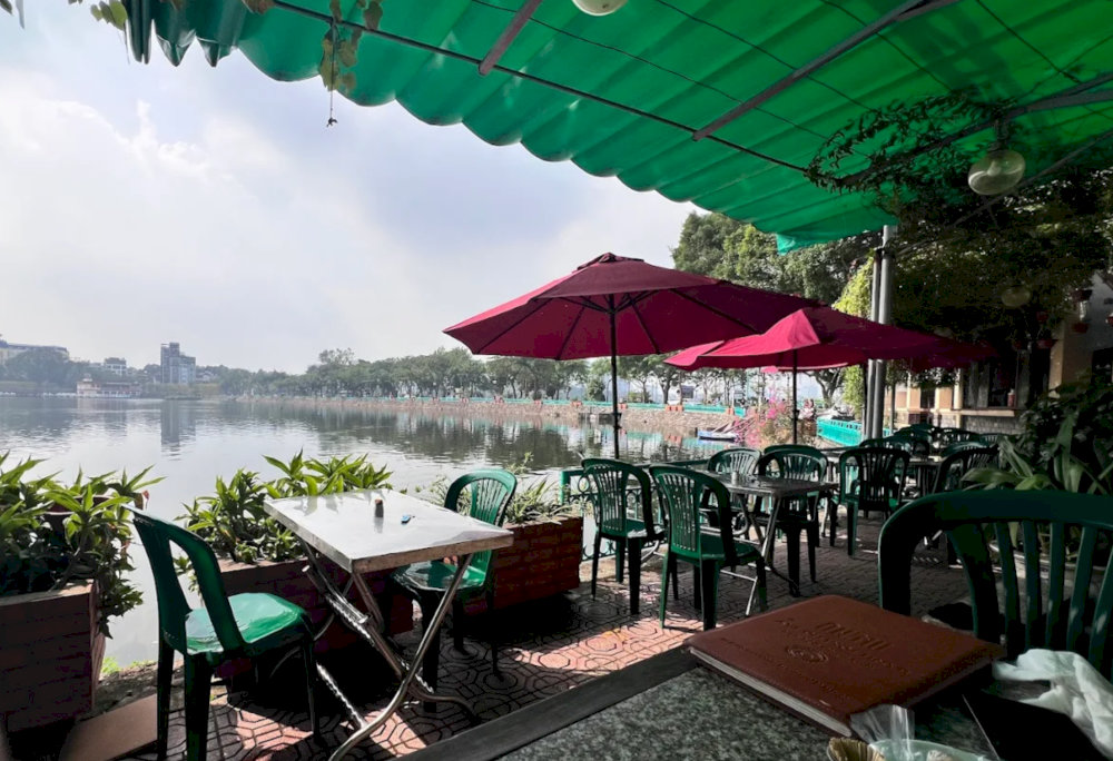Quán bánh tôm đường Thanh Niên